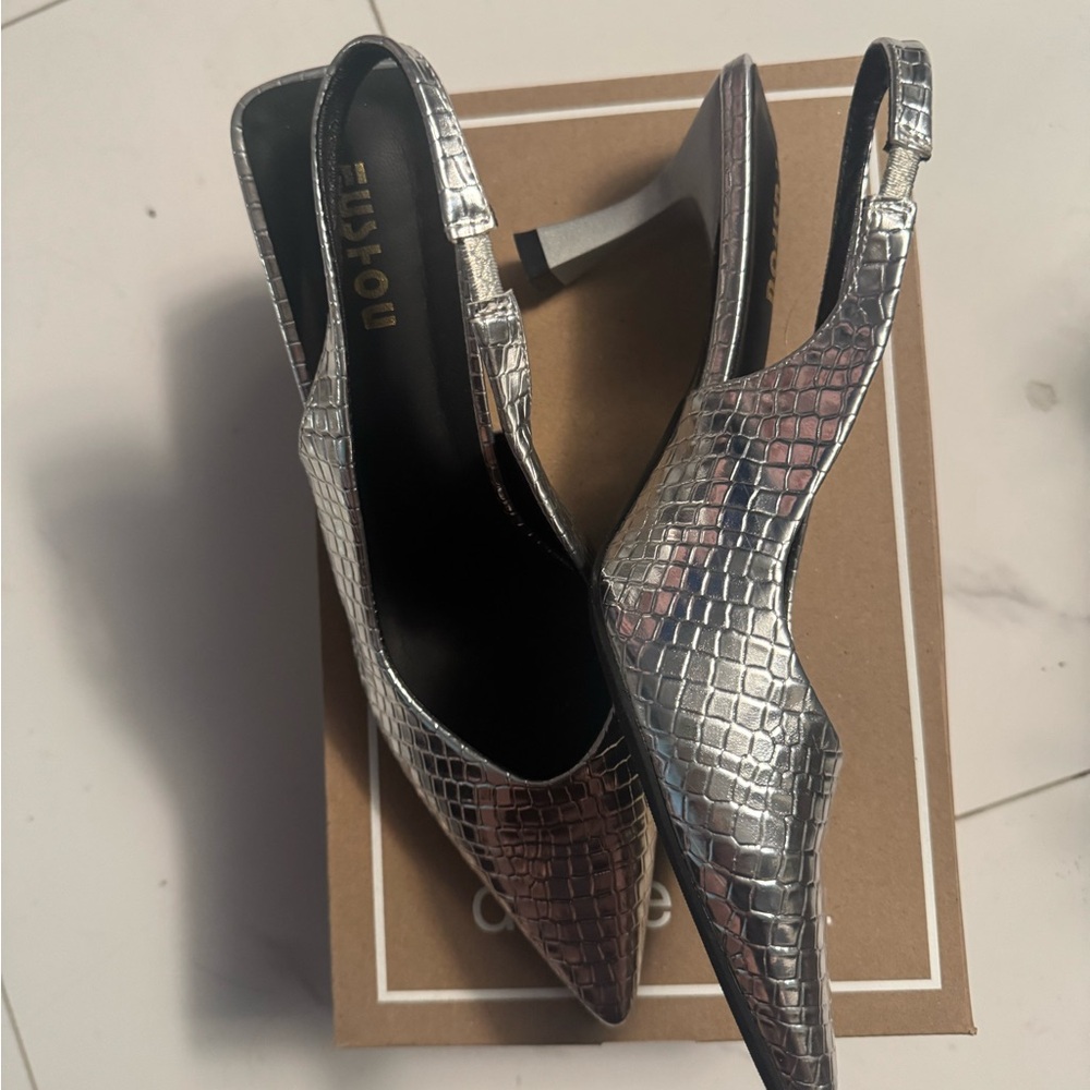 Elegant Silver Croc-Embossed Slingback Heels